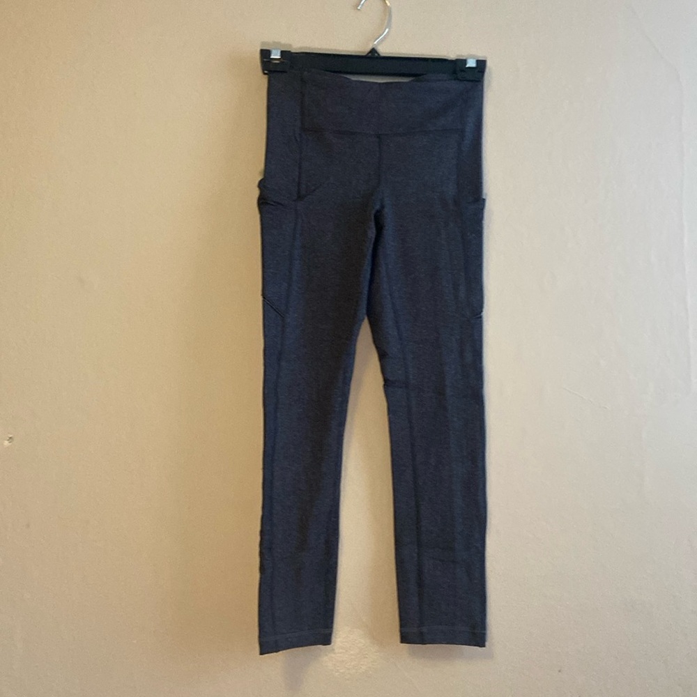 Lulu lemon grey capri leggings, size 4